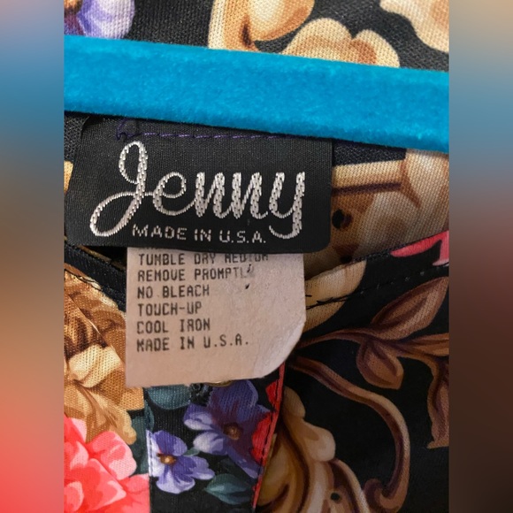 Vintage Jenny floral peplum blouse with pearl buttons and fleur-de-lis’s - Picture 9 of 9